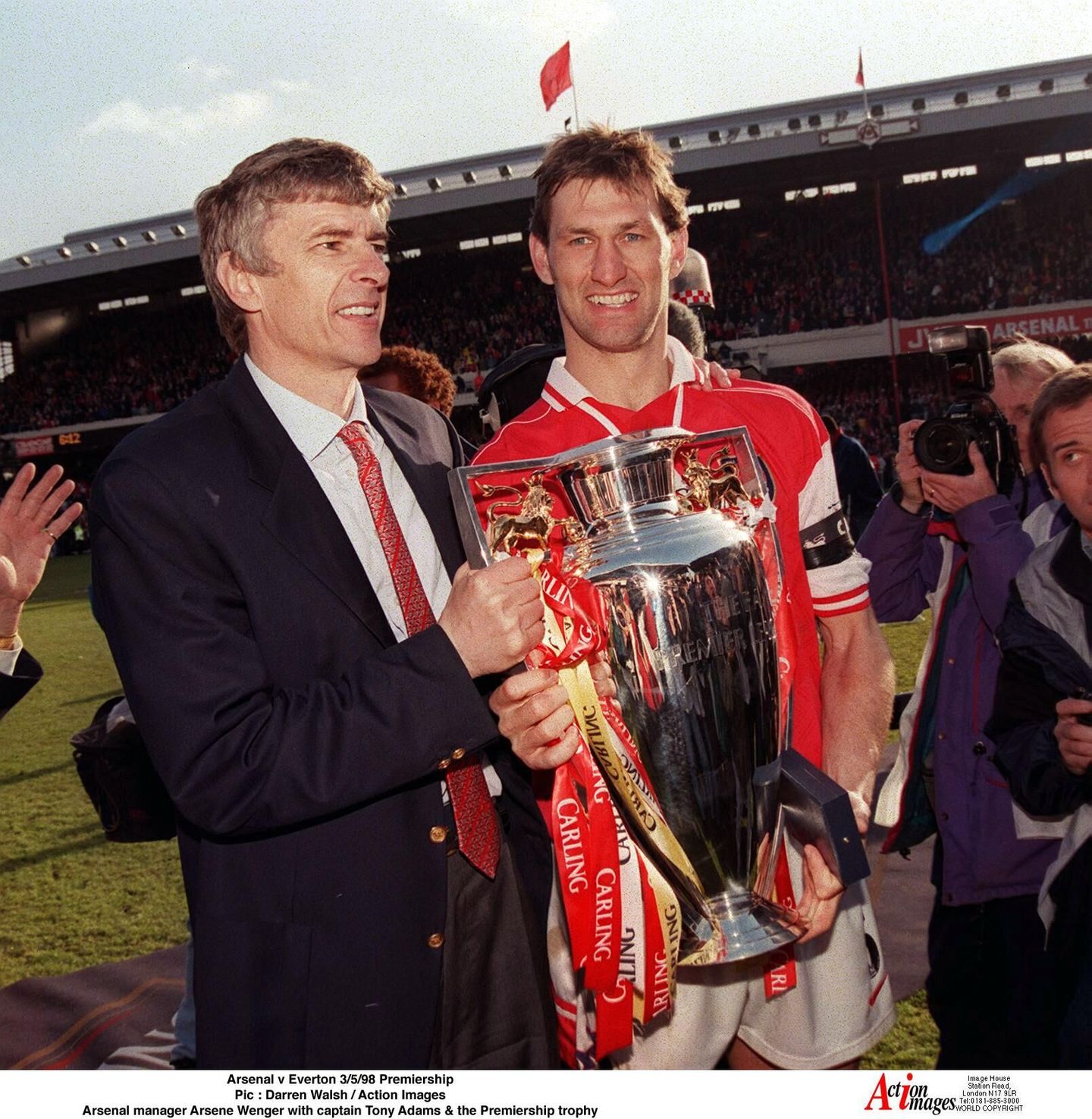 Tony Adams celebrates the 1997/98 PL title with Arsene Wenger