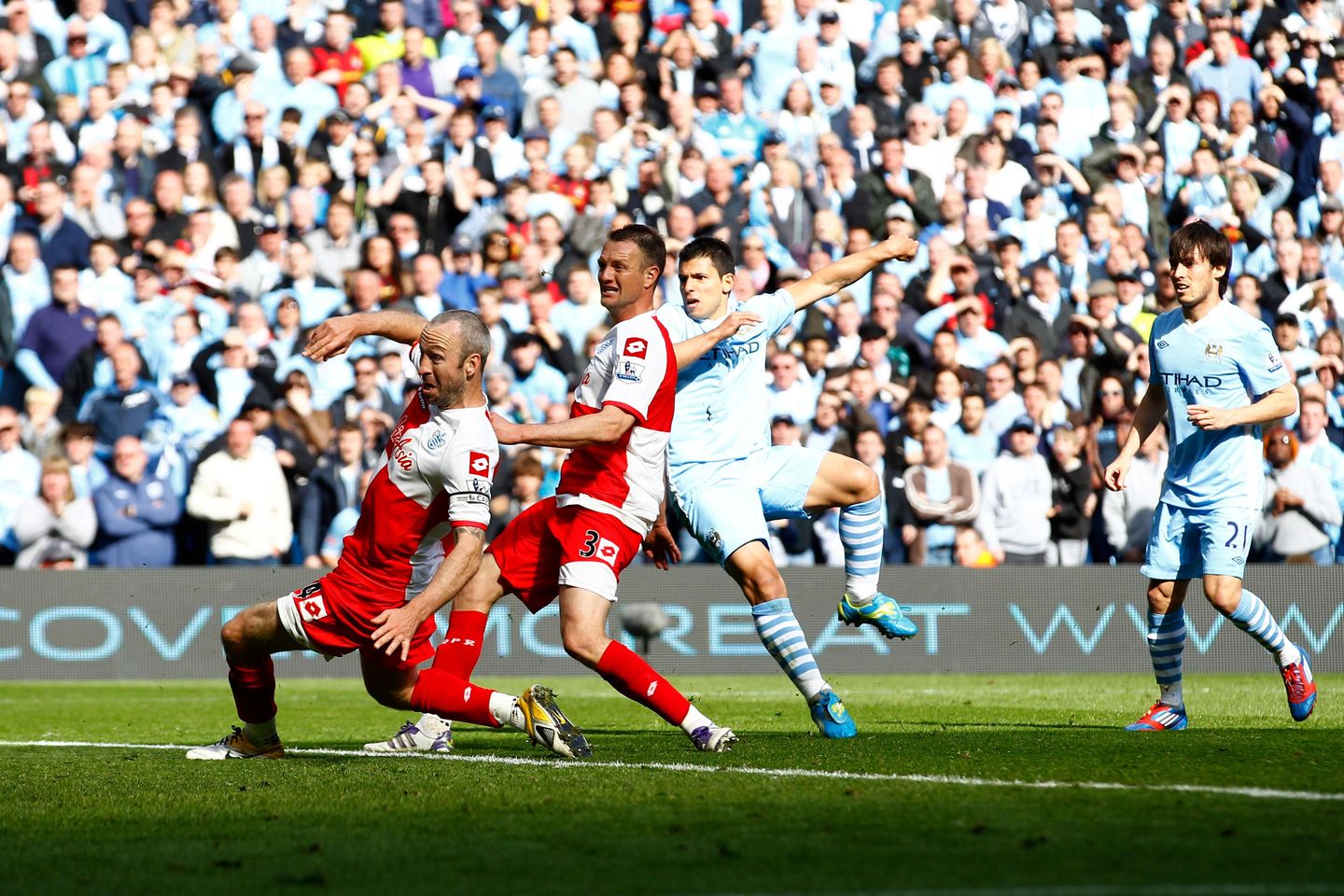 Sergio Aguero scores an extraordinary stoppage-time winner to give Man City the title