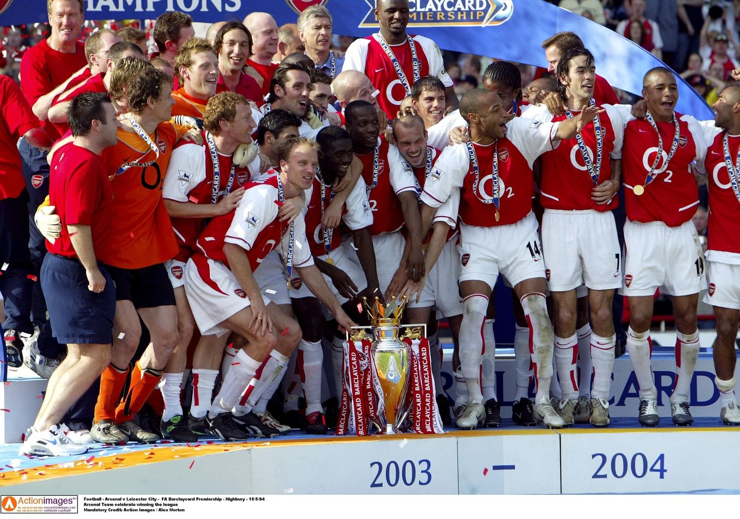 arsenal-champions-2003-2004-v3.jpg