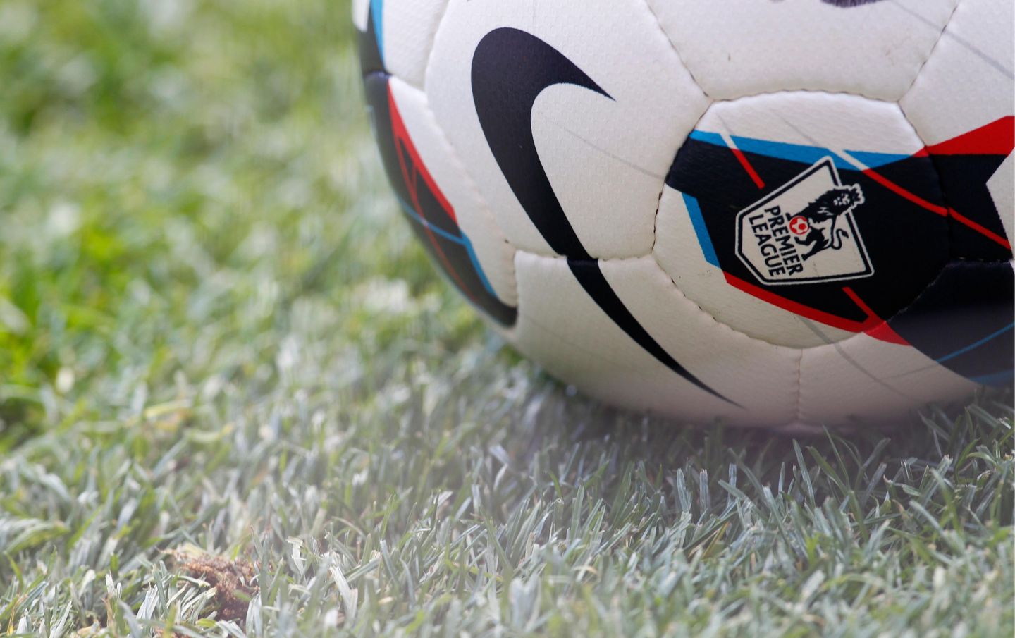 nike-ball-2011-12-close-up