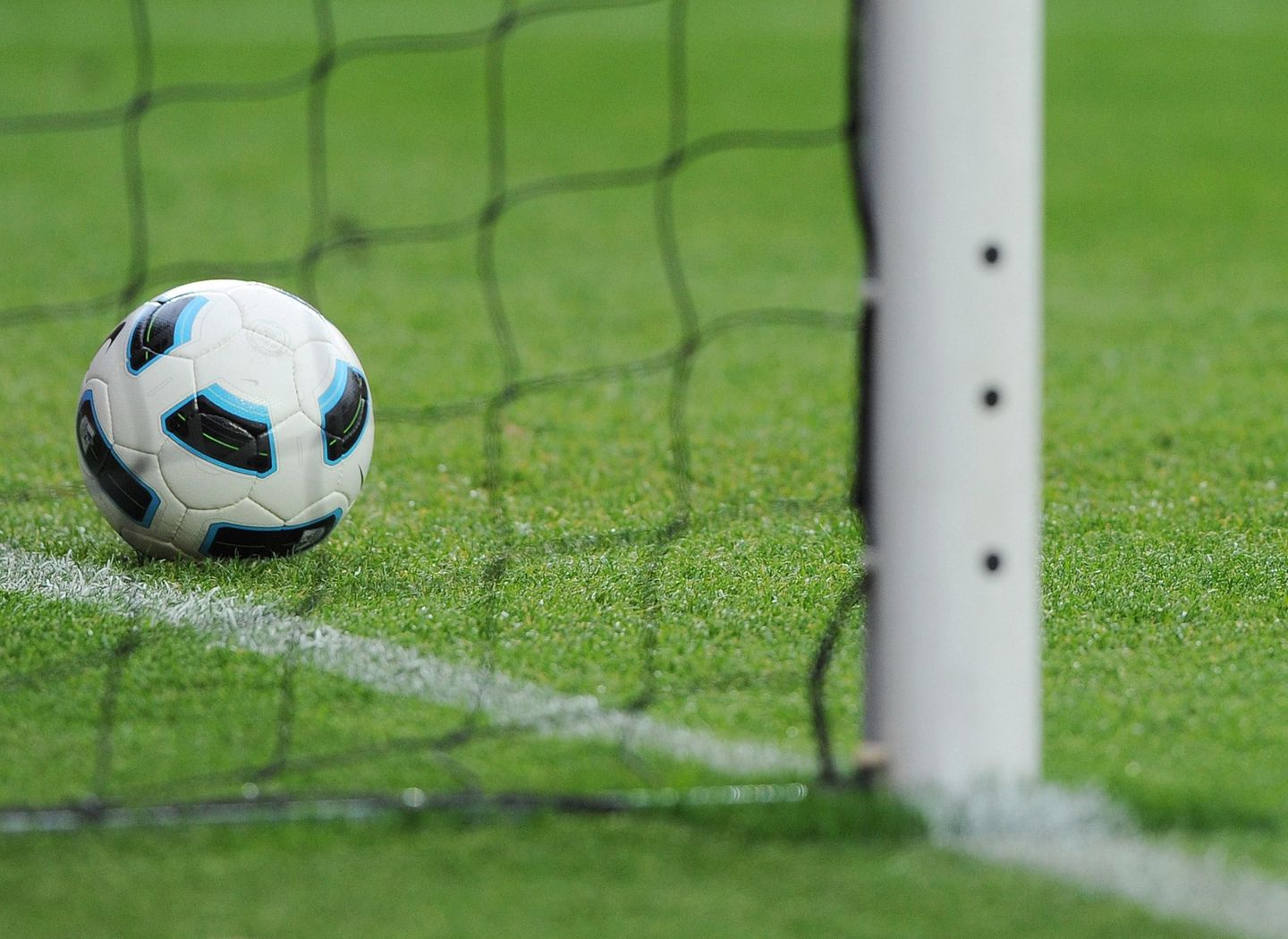 Hawk-Eye-nike-ball-2011-12-goal-line-technology