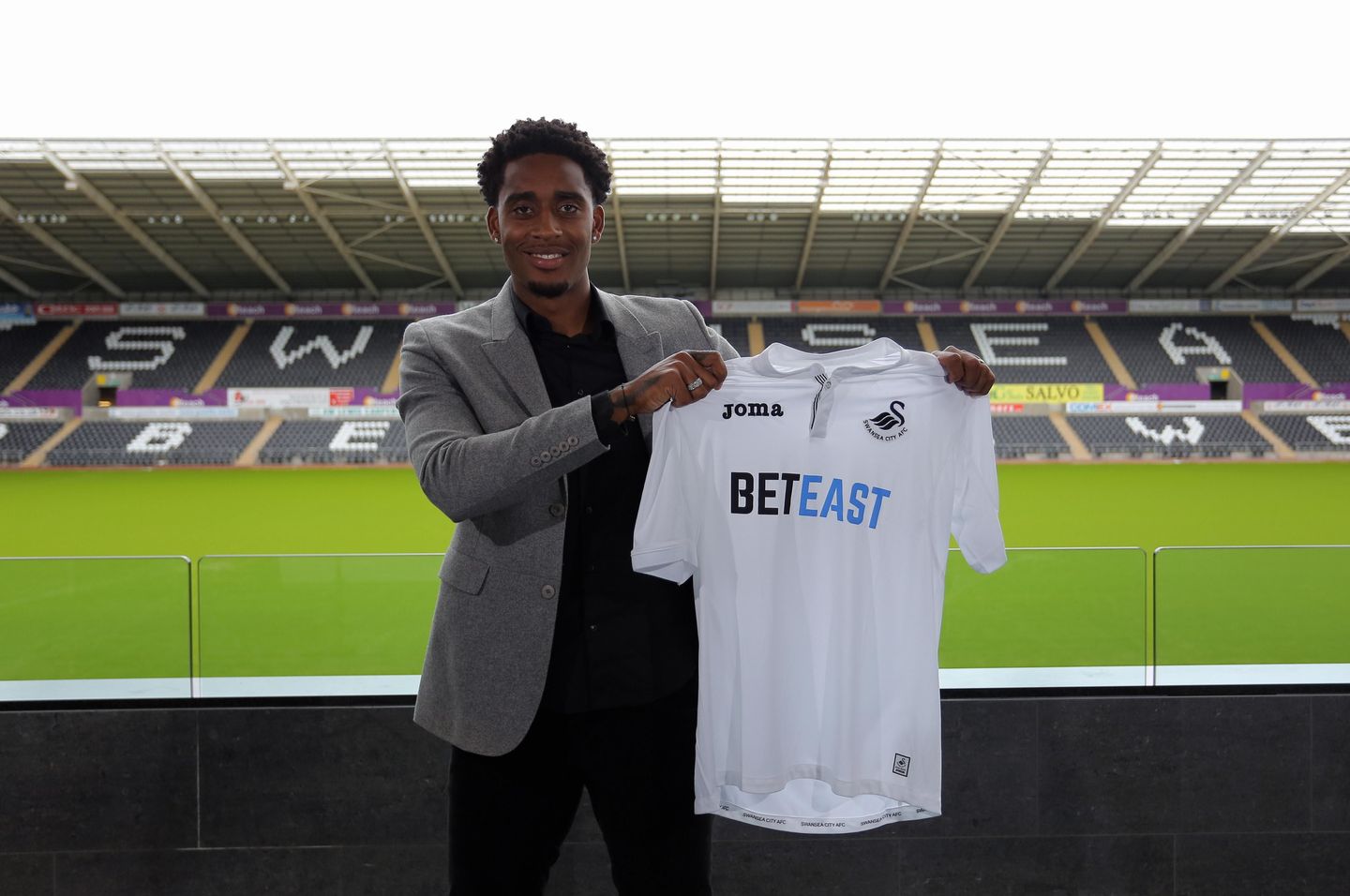 leroy-fer-signs-for-swansea-city-050716