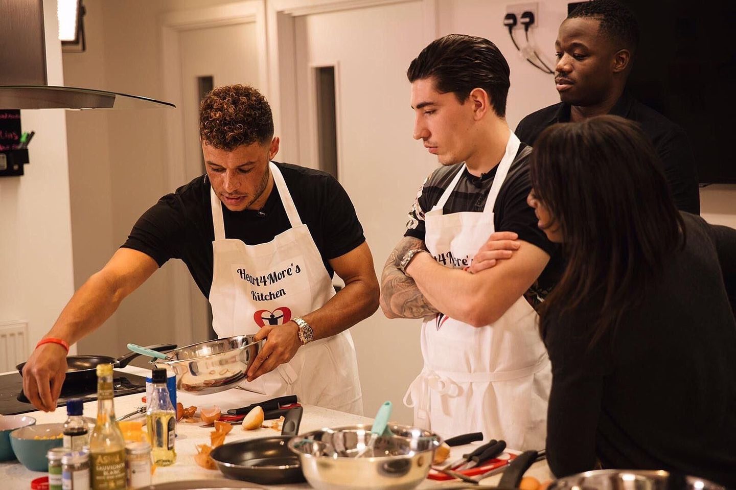 Arsenal's Hector Bellerin and Alex Oxlade-Chamberlain try the cookey challenge