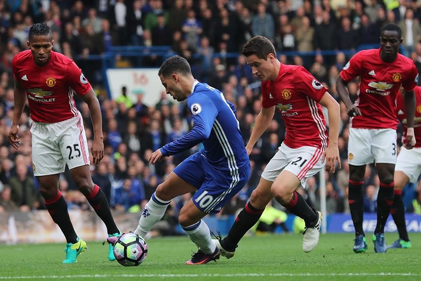 Eden Hazard in action against Man Utd