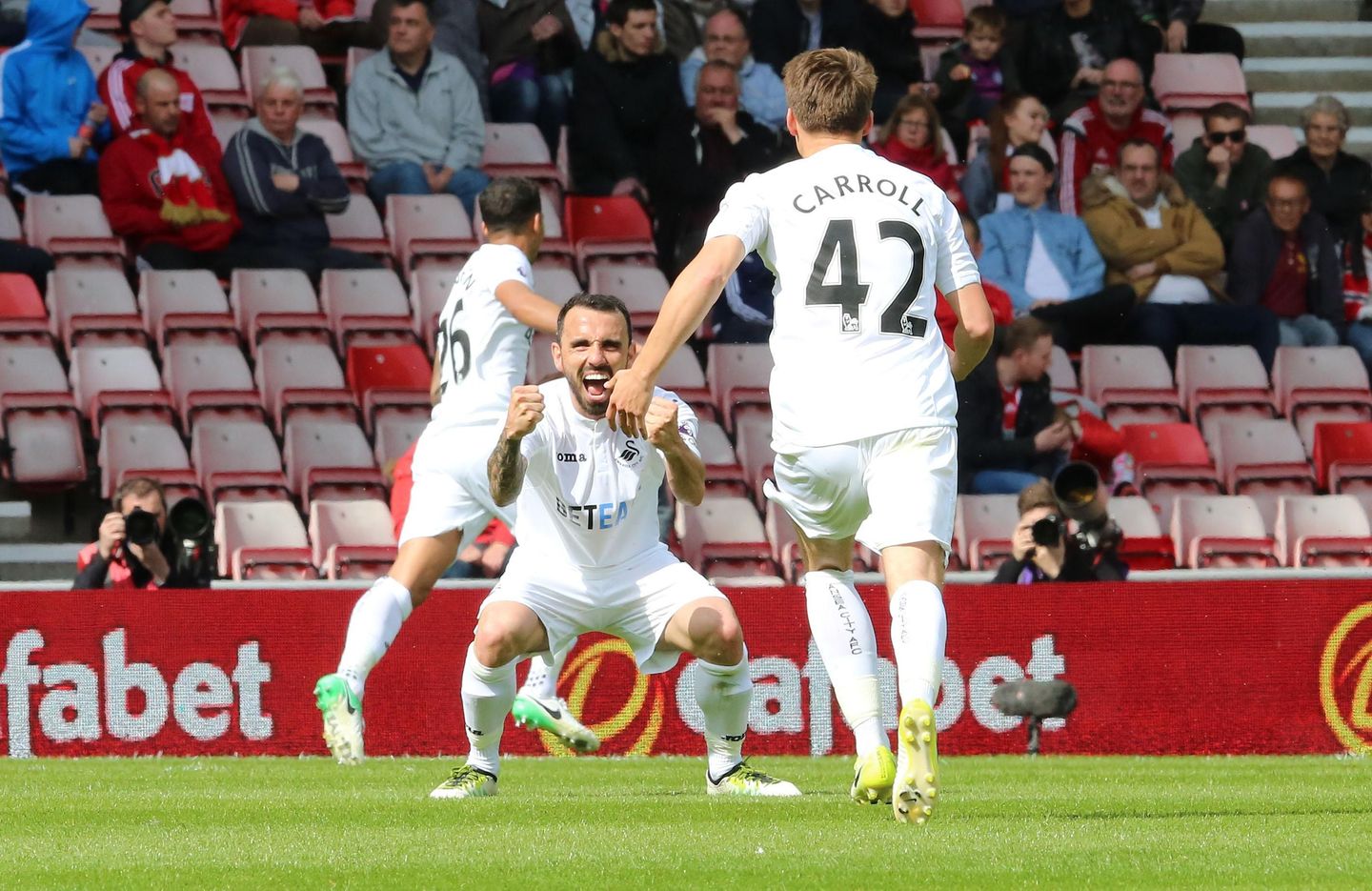 Leon Britton celebrates Swansea scoring