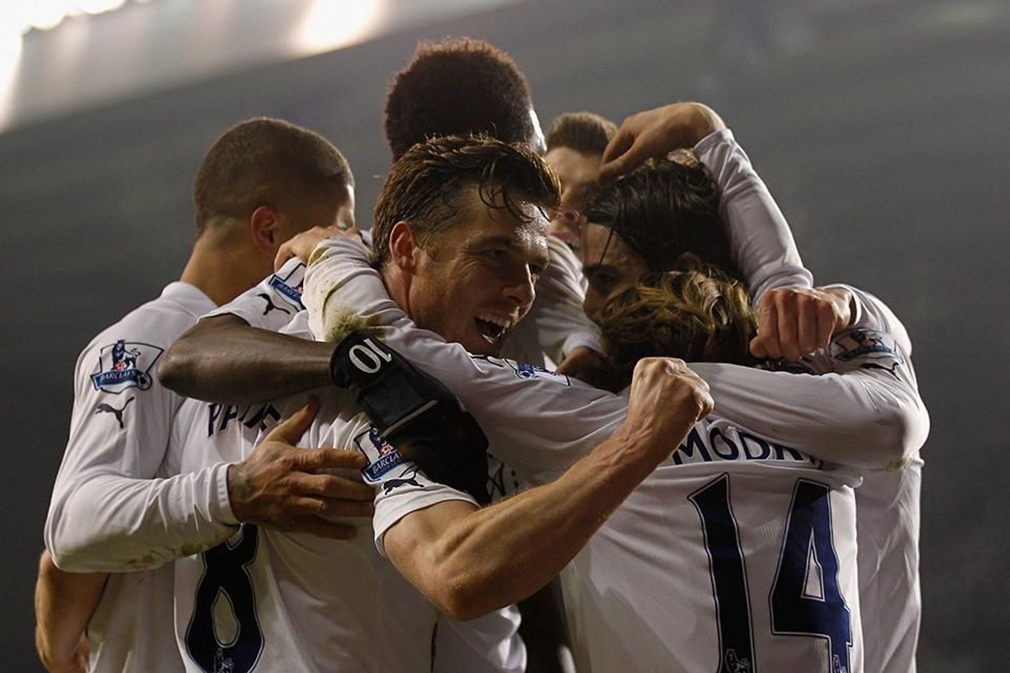 Scott Parker celebrates a Spurs goal