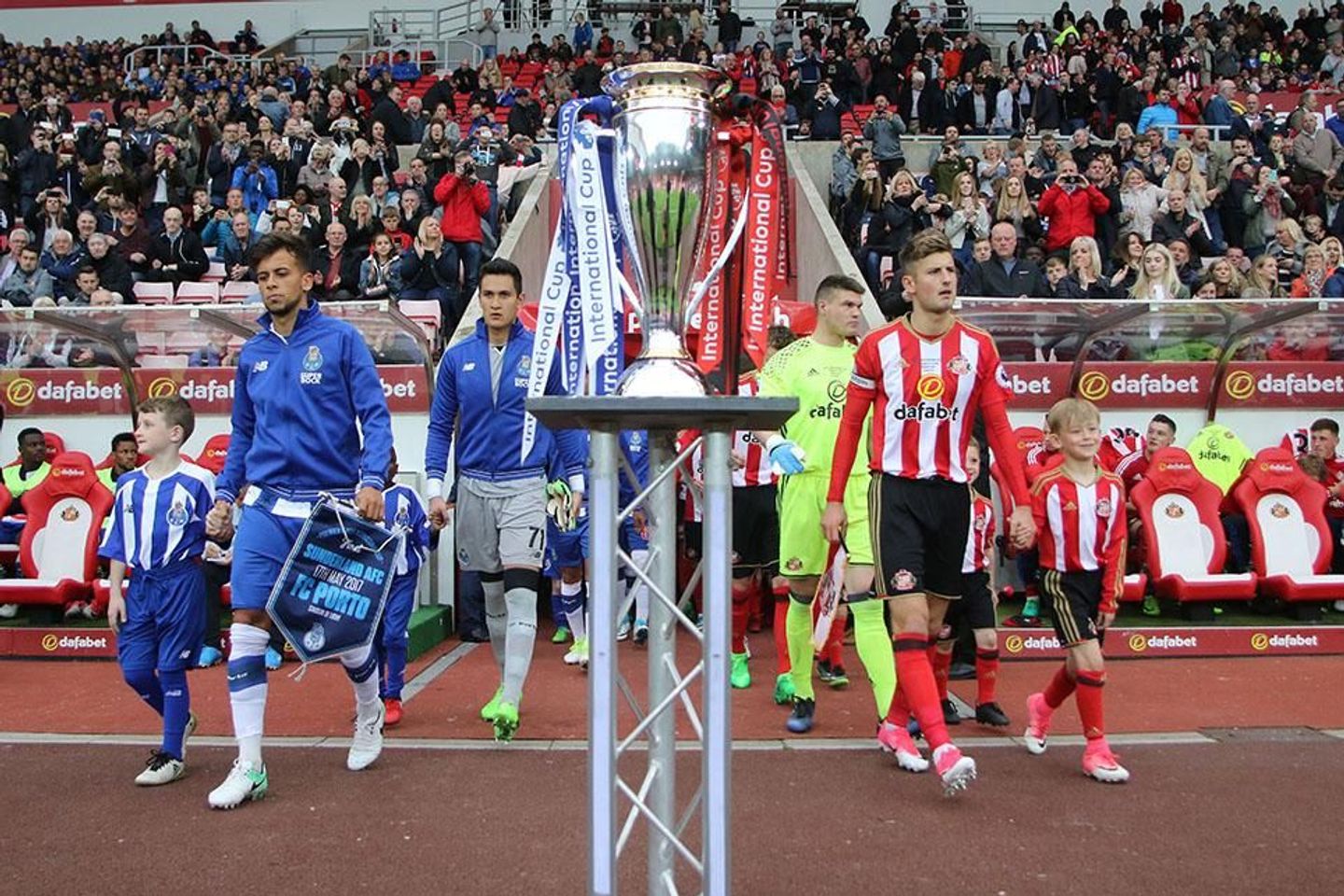 Porto against Sunderland in the 2016/17 PL International Cup final
