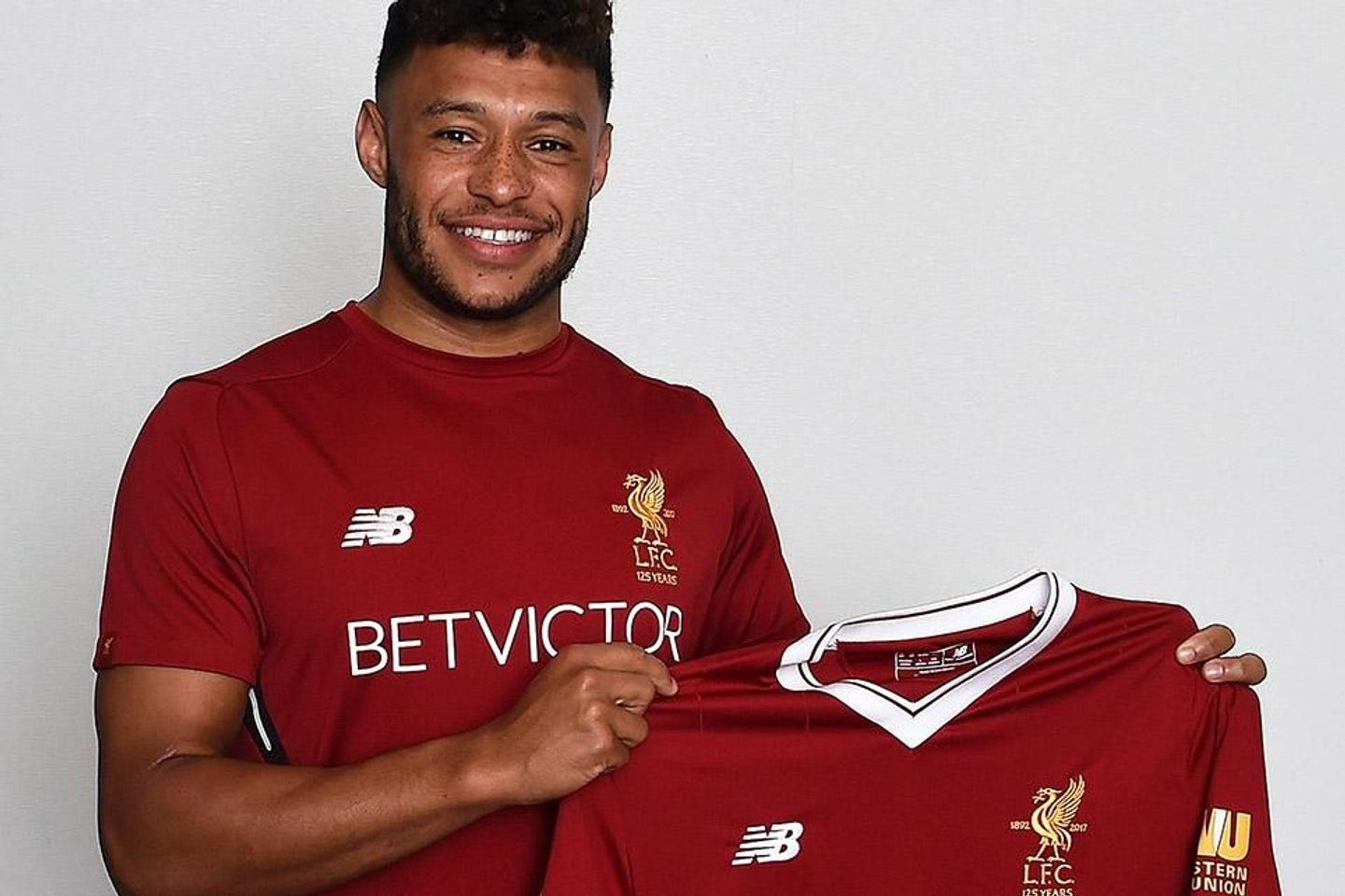 Alex Oxlade-Chamberlain signs for Liverpool