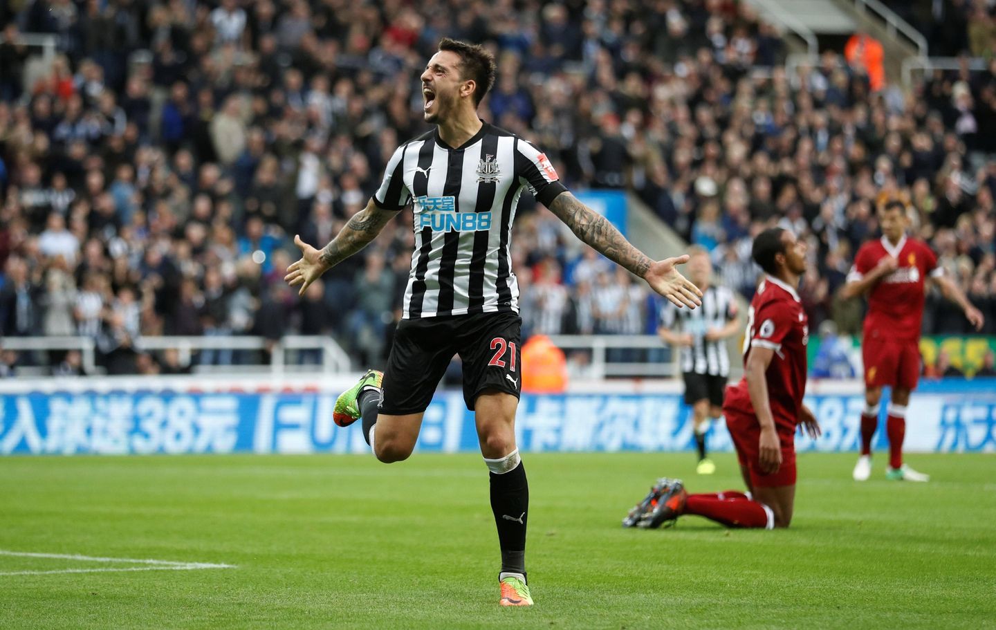 Joselu celebrates as Matip kneels