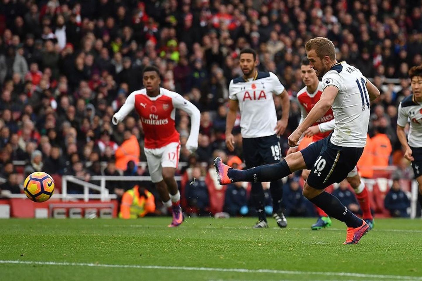 Harry Kane scoring against Arsenal