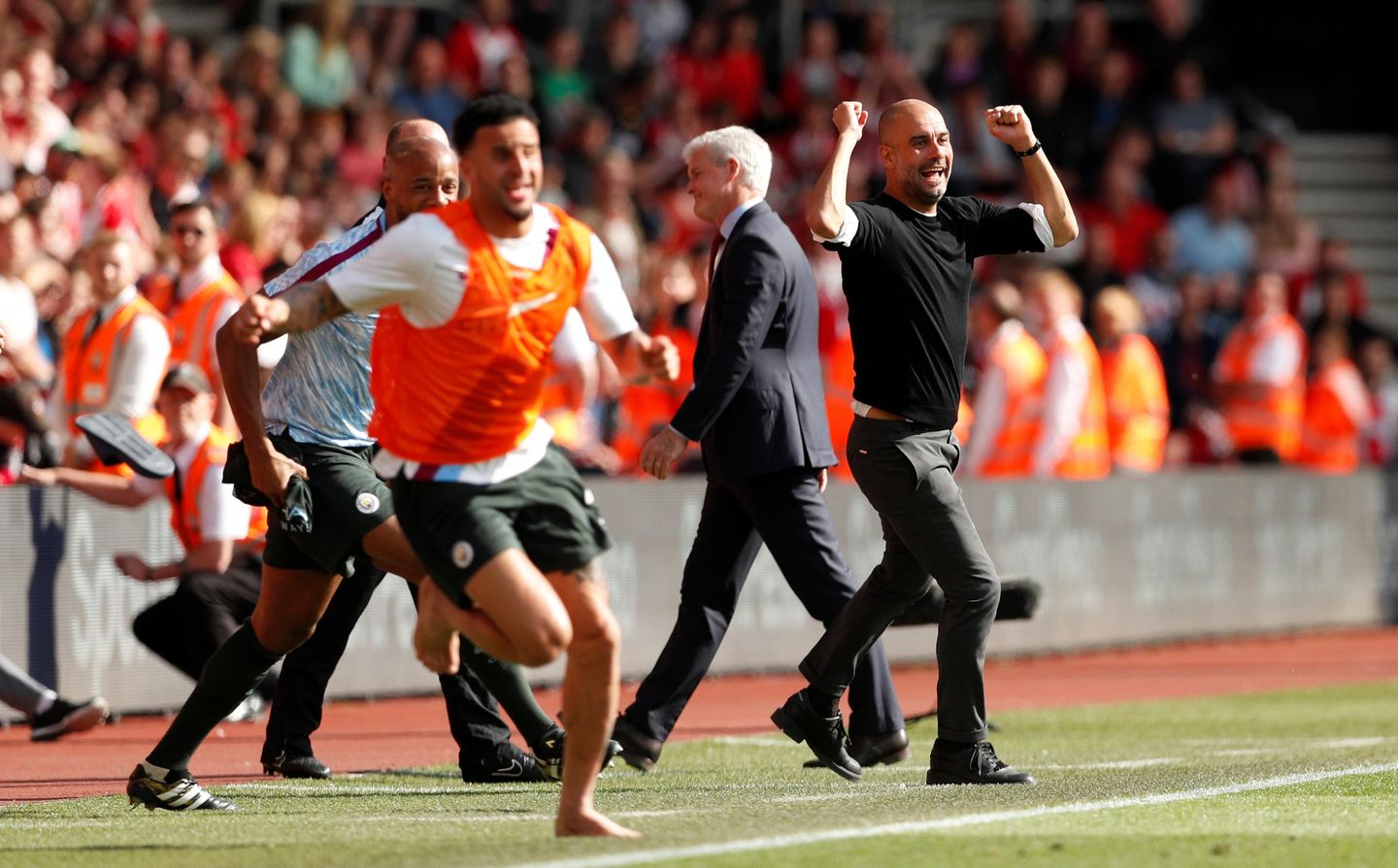 Which records have Man City broken in 2017/18?, image size:1440x894