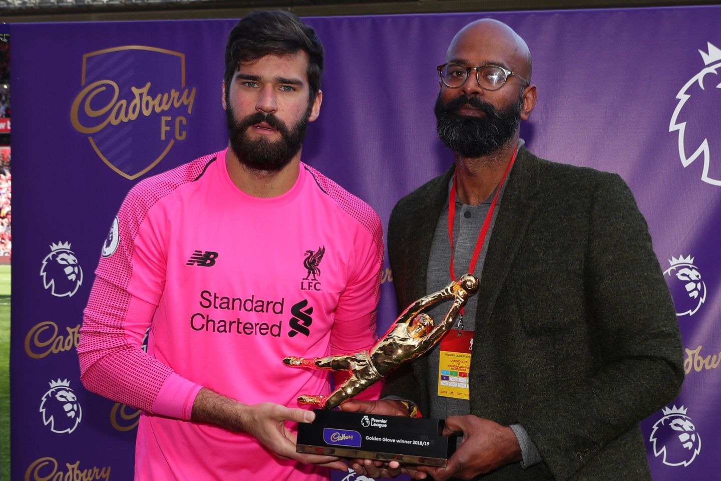 Alisson receives Golden Glove award