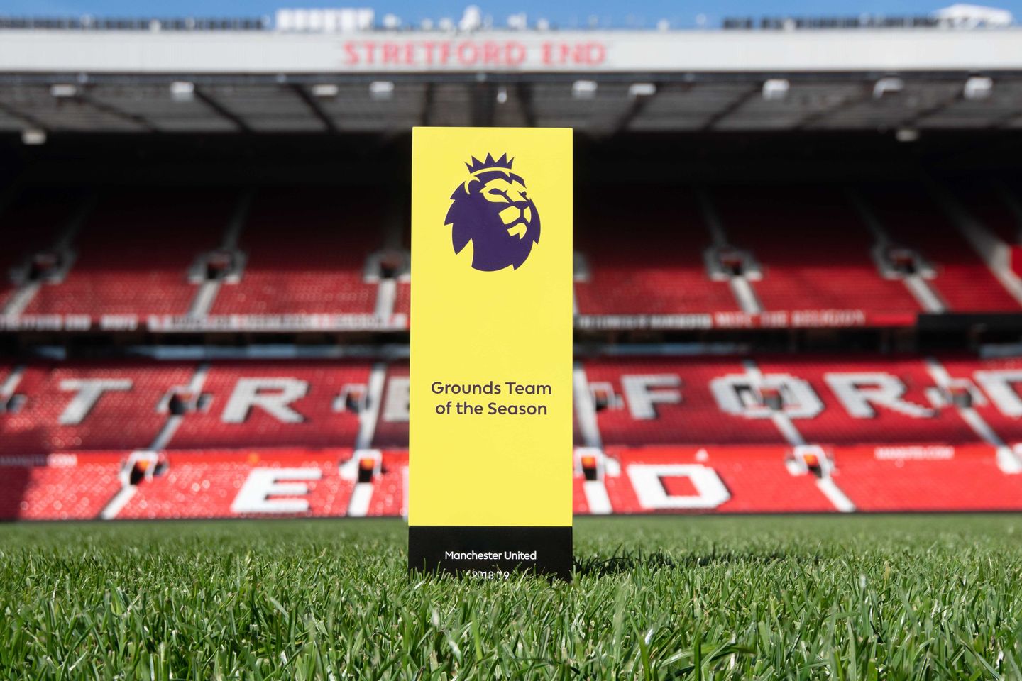 Man Utd grounds team award