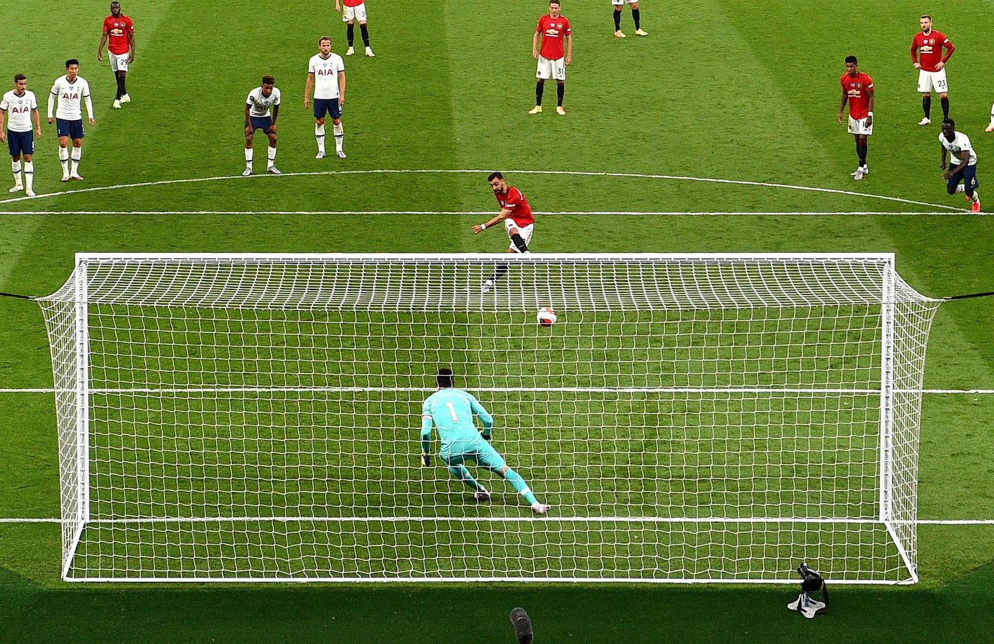 Tottenham Hotspur v Manchester United - Premier League