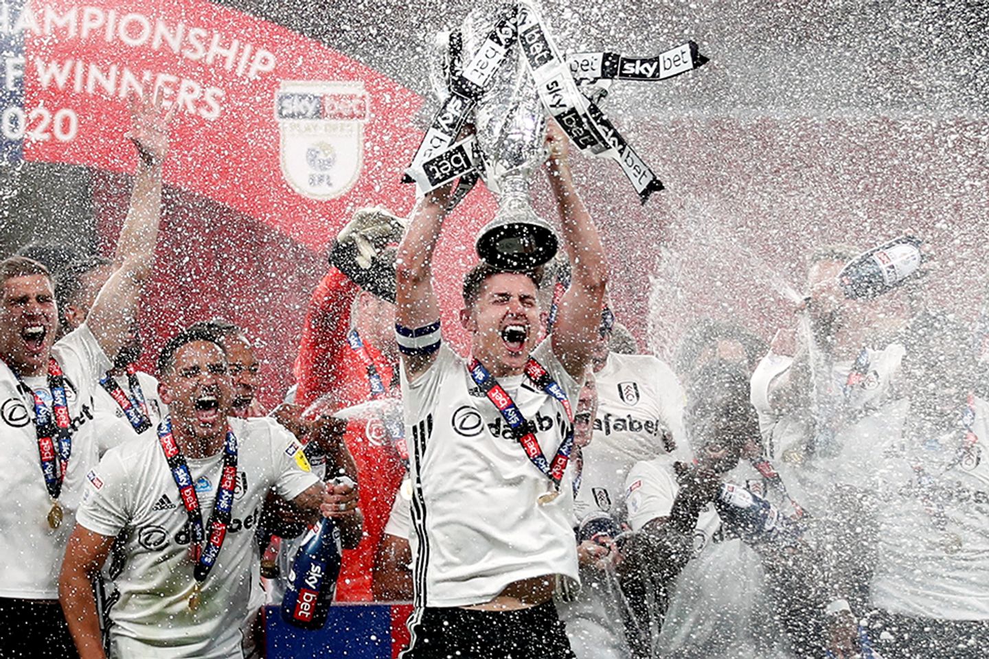 Fulham v Brentford, playoff final trophy lift