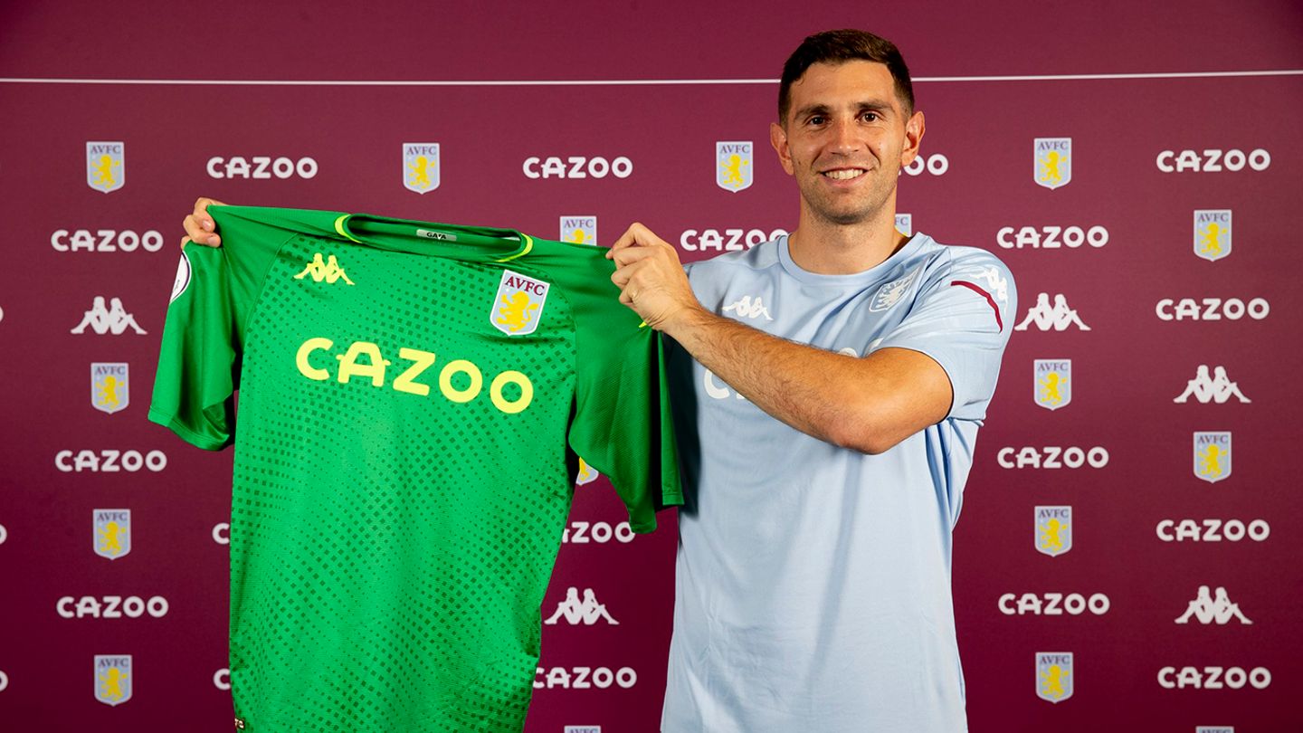 Emiliano Martinez signs for Aston Villa