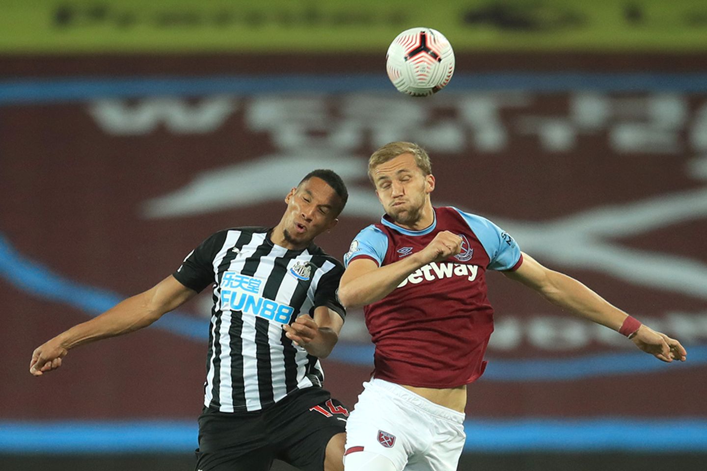 Tomas Soucek wins a header