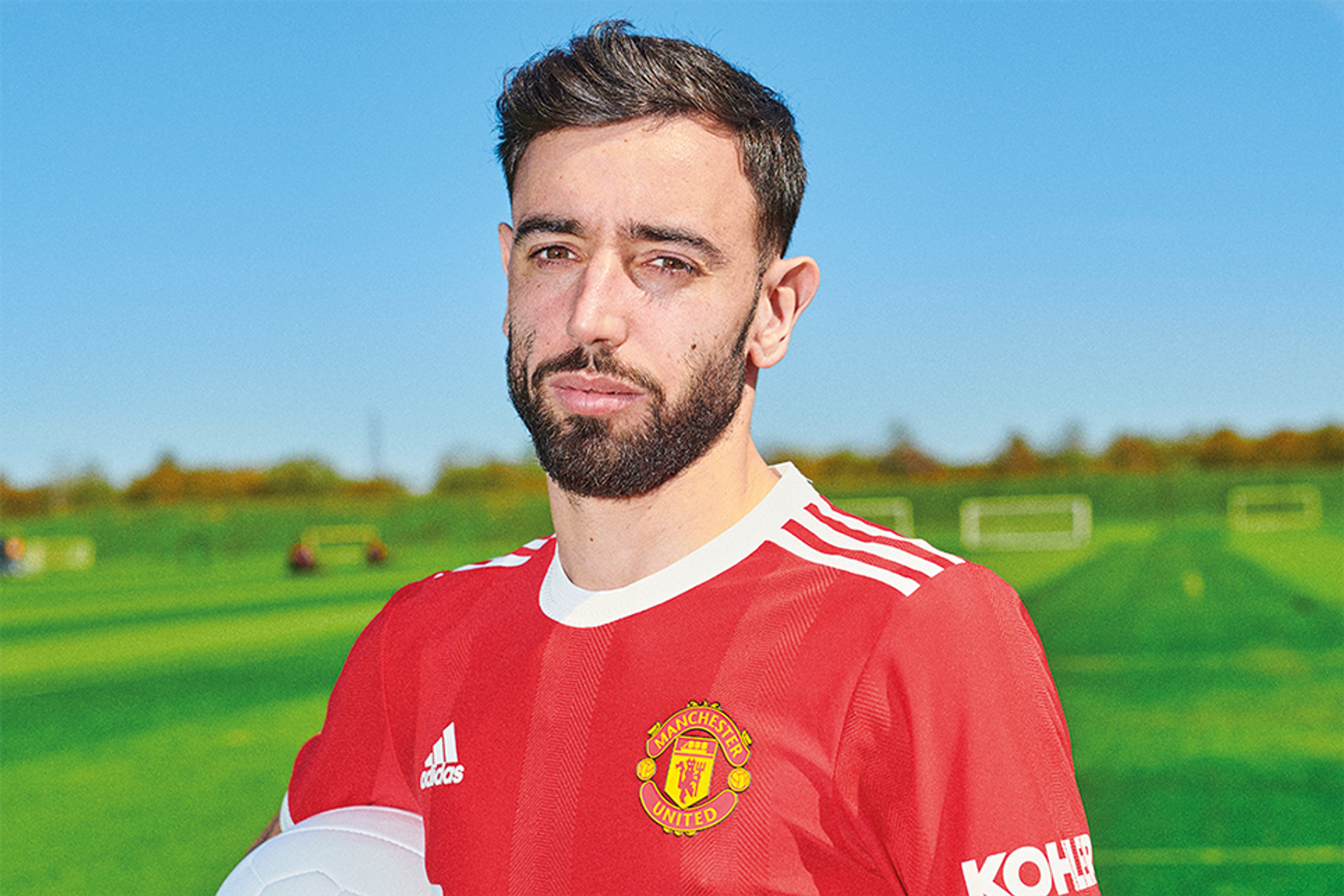 Bruno Fernandes in Man Utd's 2021/22 home kit