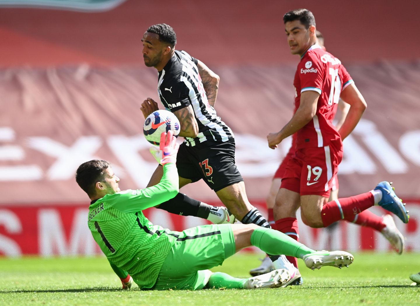 Callum Wilson handball LIVNEW