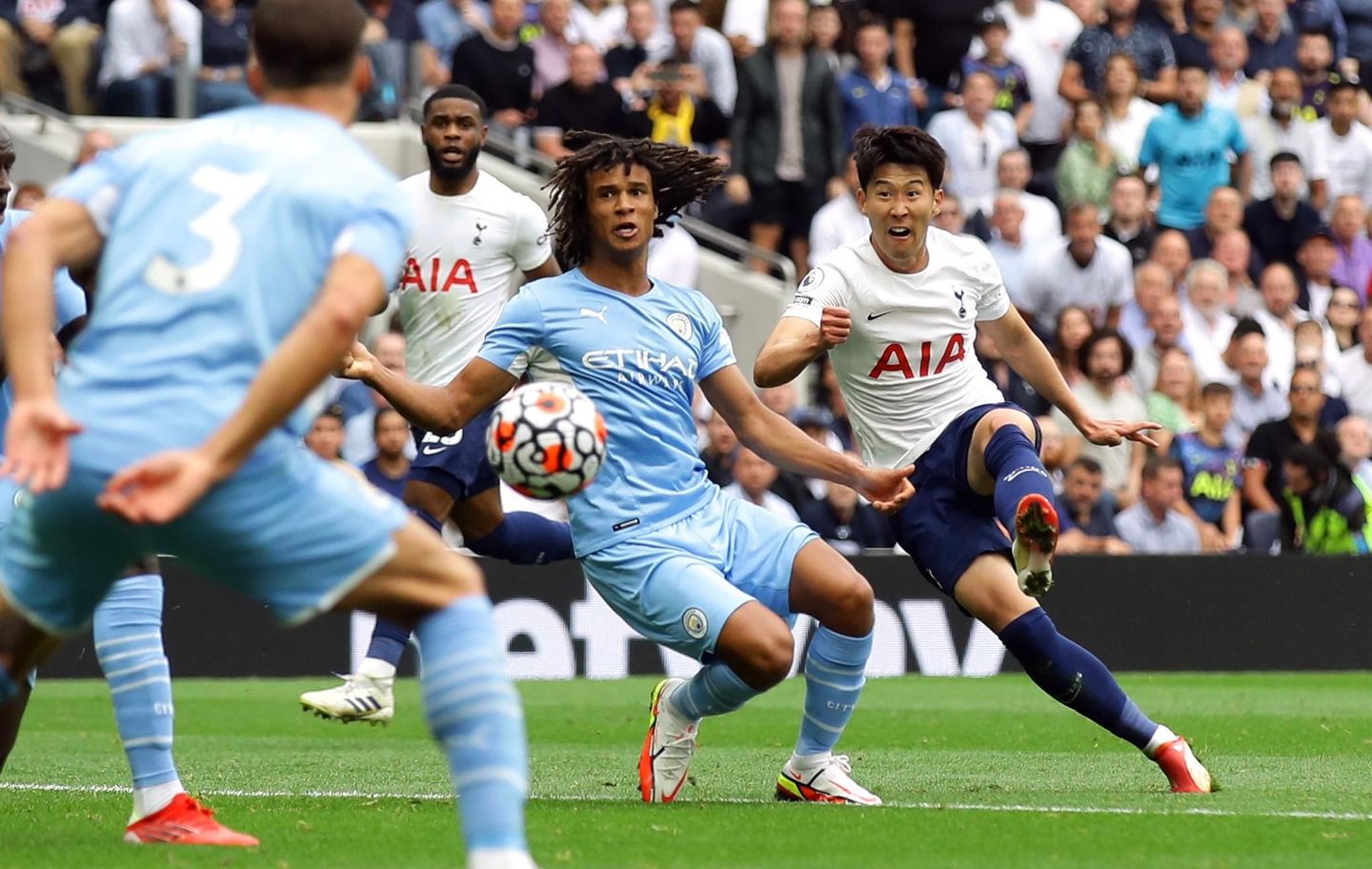Premier League - Tottenham Hotspur v Manchester City