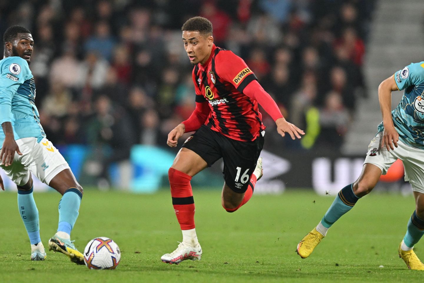 Marcus Tavernier BOU dribble