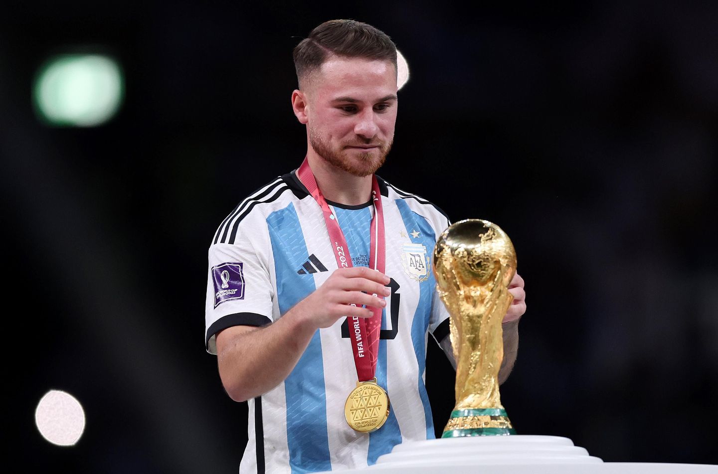 Alexis Mac Allister holds world cup