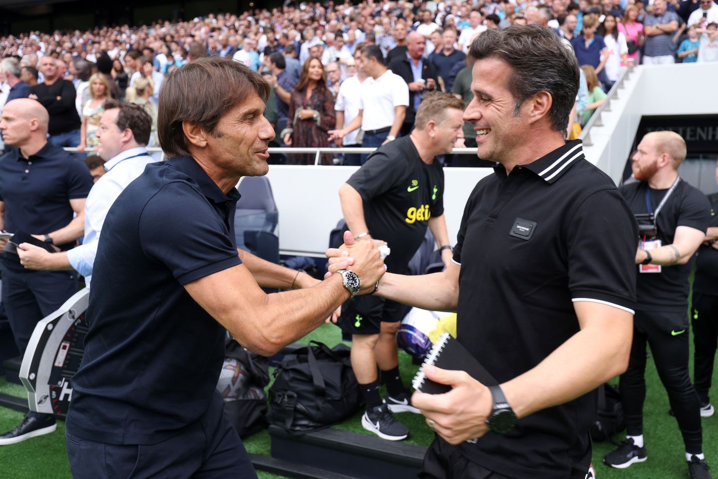 Antonio Conte and Marco Silva shake hands Spurs v Fulham