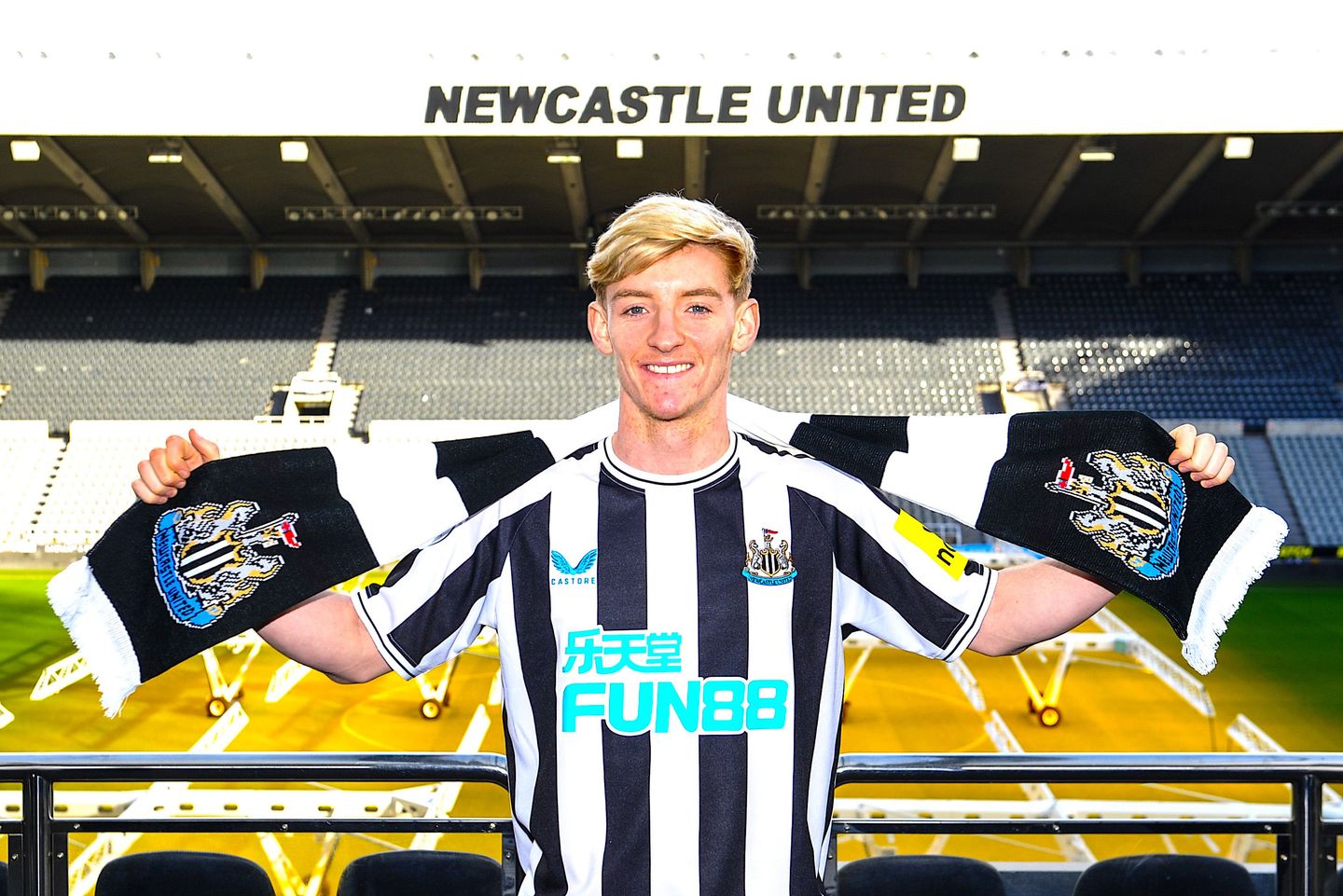 Anthony Gordon, Newcastle