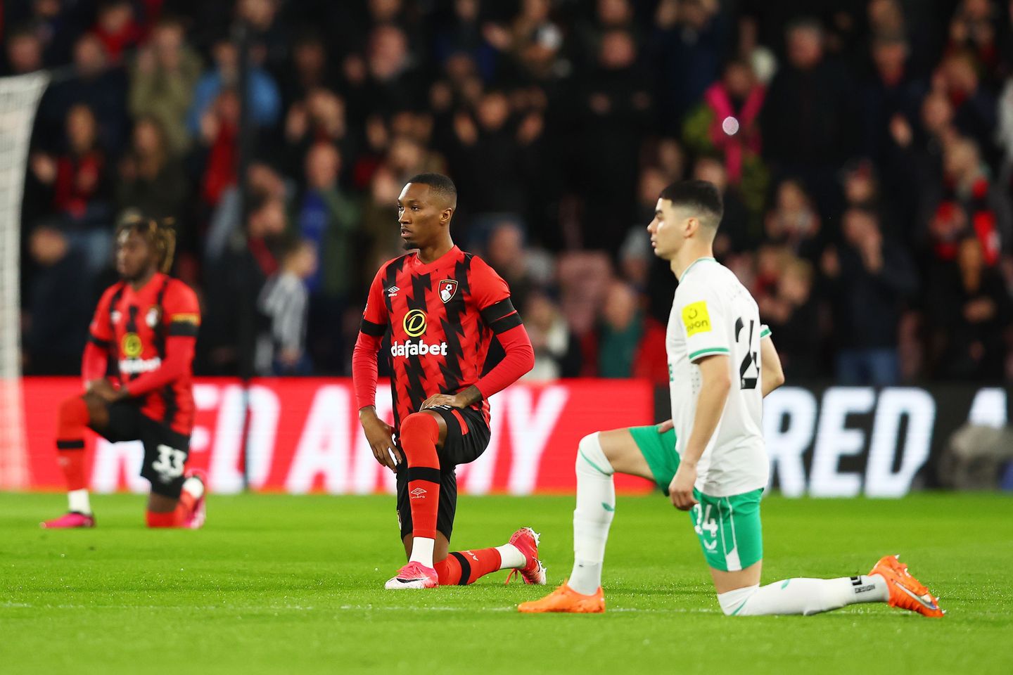 BOUNEW players take the knee