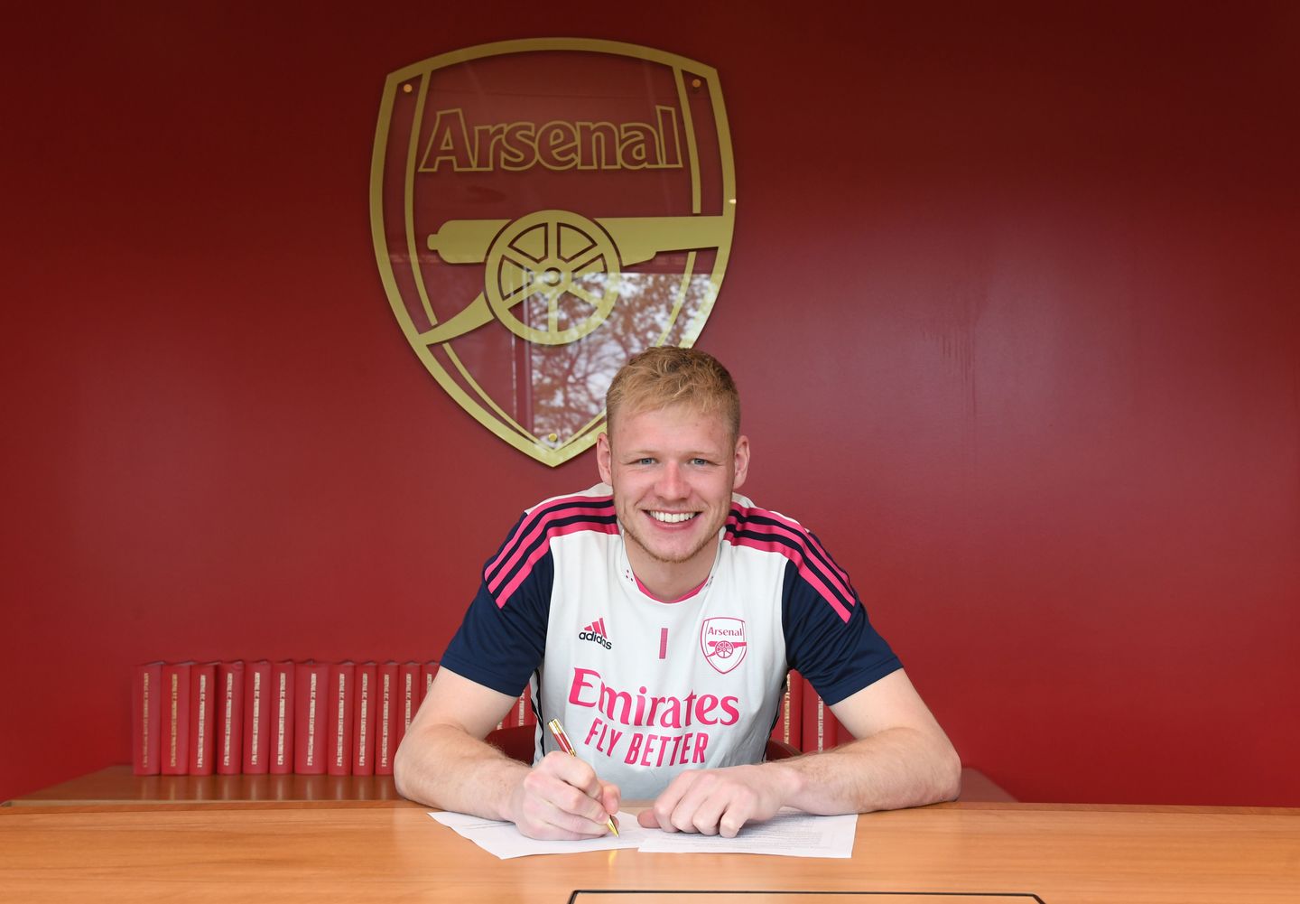 Aaron Ramsdale signs a new deal at Arsenal