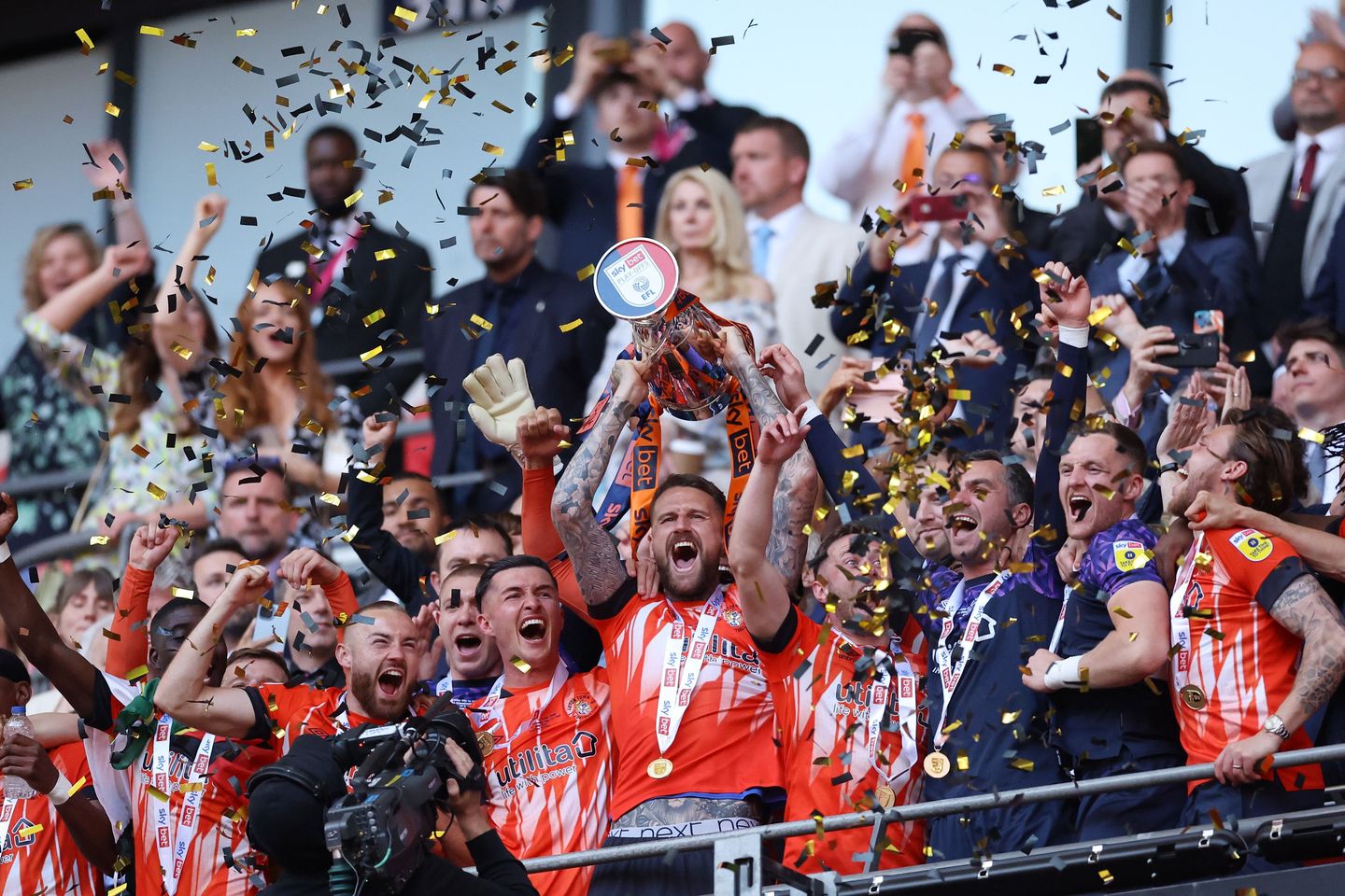 Luton Town trophy lift