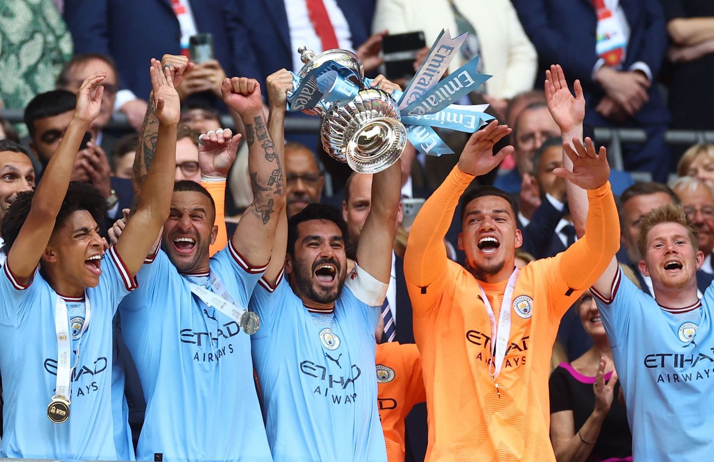 Ilkay Gundogan lifts the FA Cup