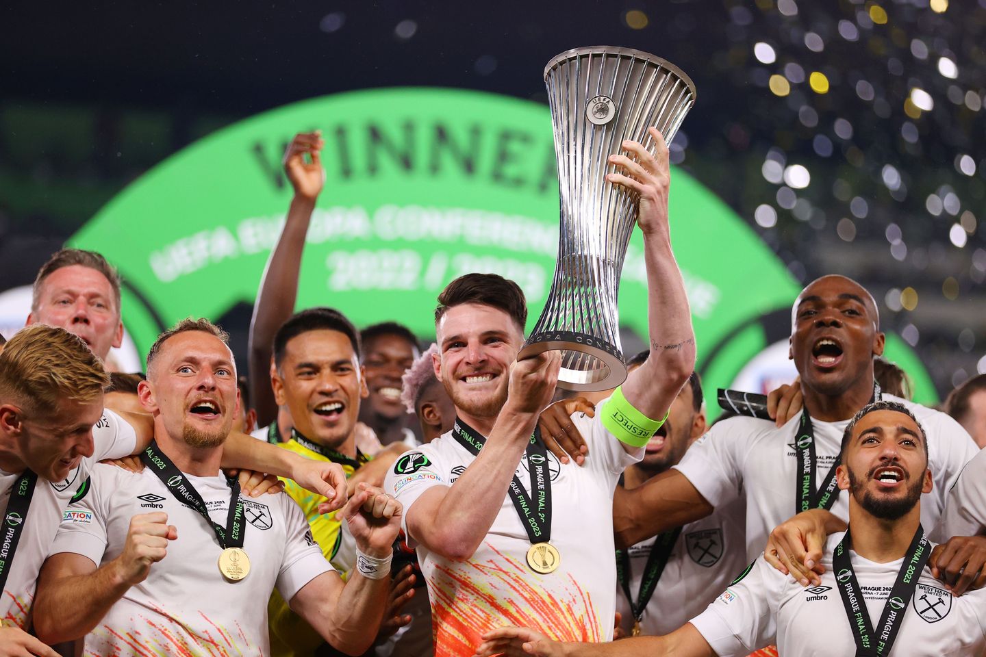 Declan Rice West Ham lifts the UECL trophy 2