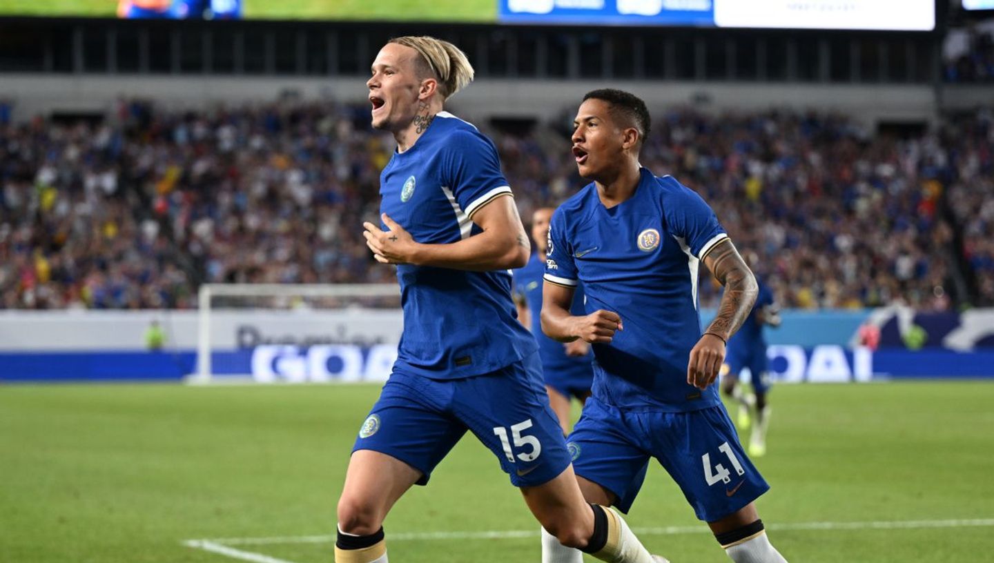 WATCH: Mudryk and Jackson combine for stunning goal