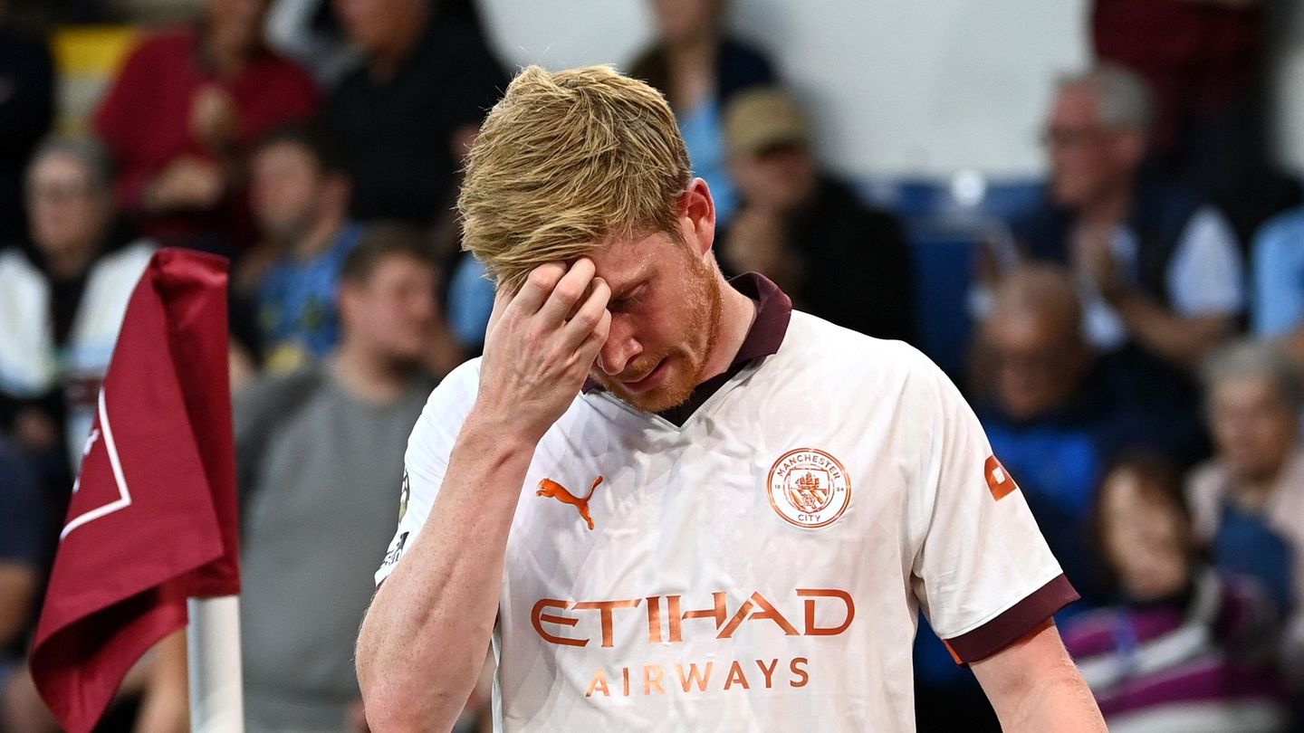 Kevin De Bruyne limps off at Turf Moor