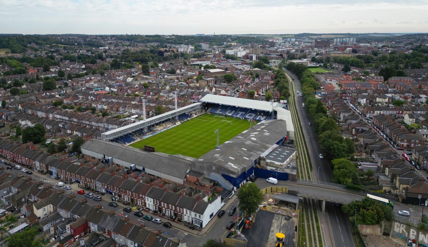 Kenilworth Road general view