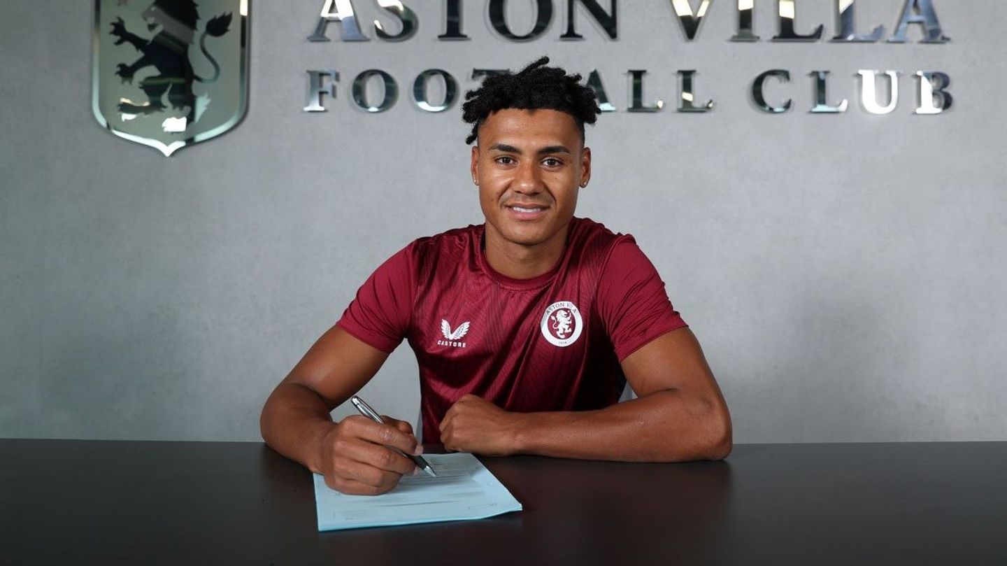 Ollie Watkins signs contract