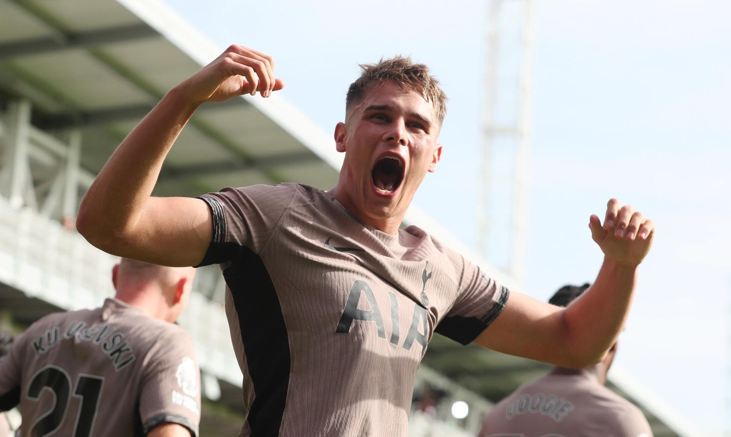 Luton Town v Tottenham Hotspur - Premier League