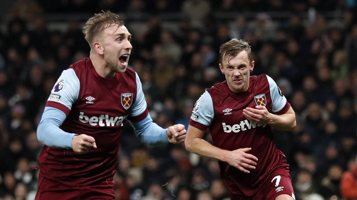 James Ward-Prowse and Jarrod NBowen celebrate