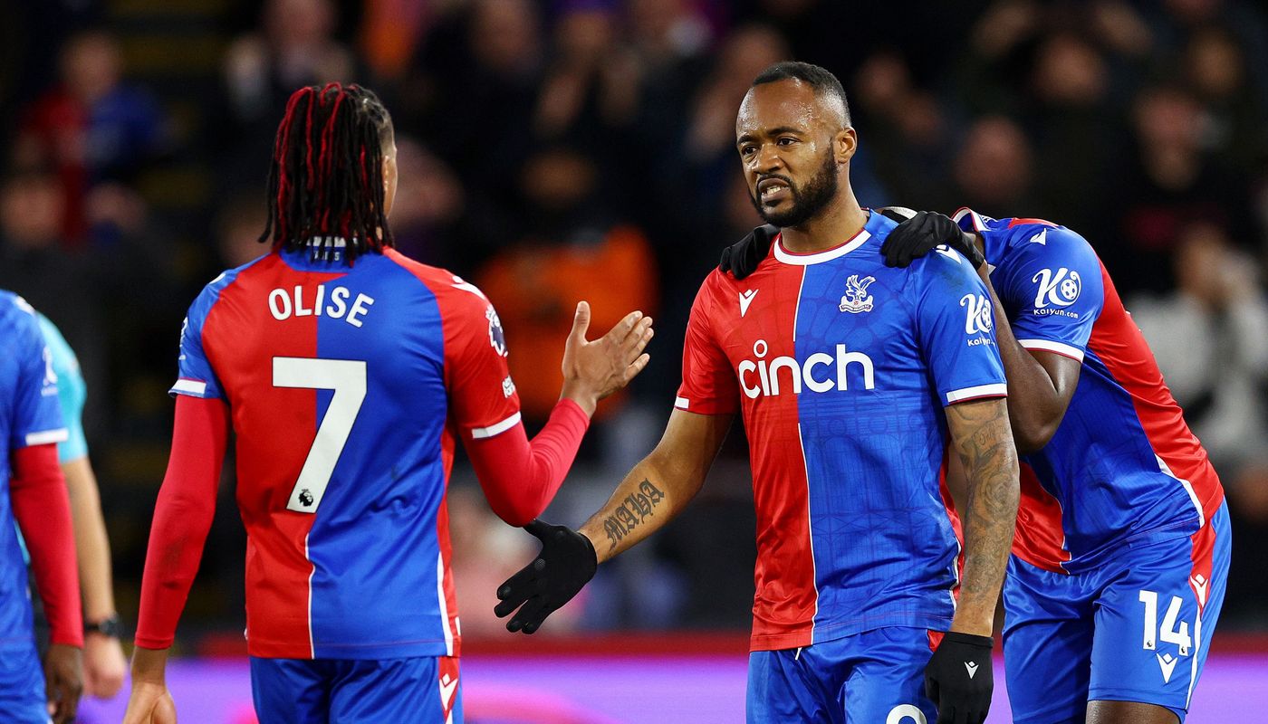 Ayew, Palace
