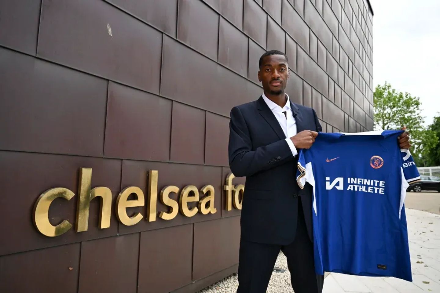 Tosin holding Chelsea shirt