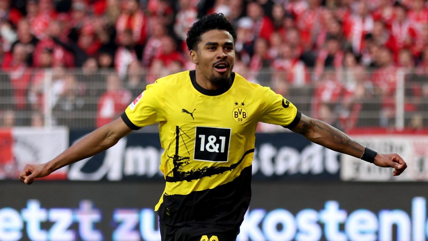 Ian Maatsen - Tạo Dấu Ấn Mạnh Mẽ Trên Hành Lang Cánh Trái