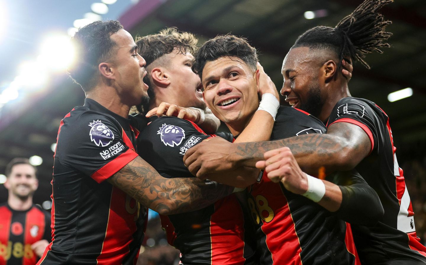 Evanilson celebration v Man City