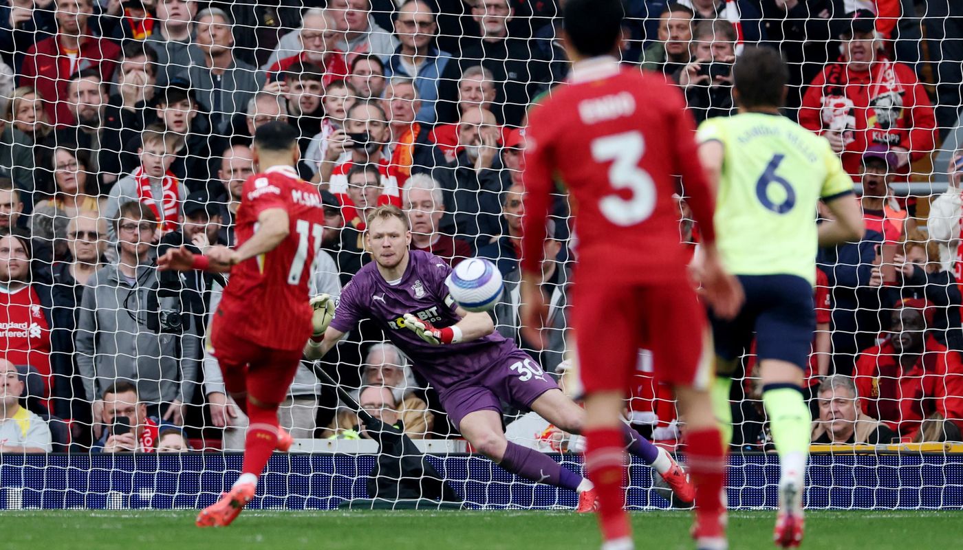 Mo Salah scores second penalty for Liverpool v Southampton