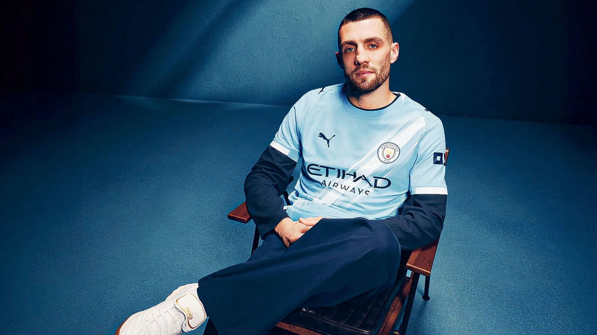 Mateo Kovacic in Man City's home kit