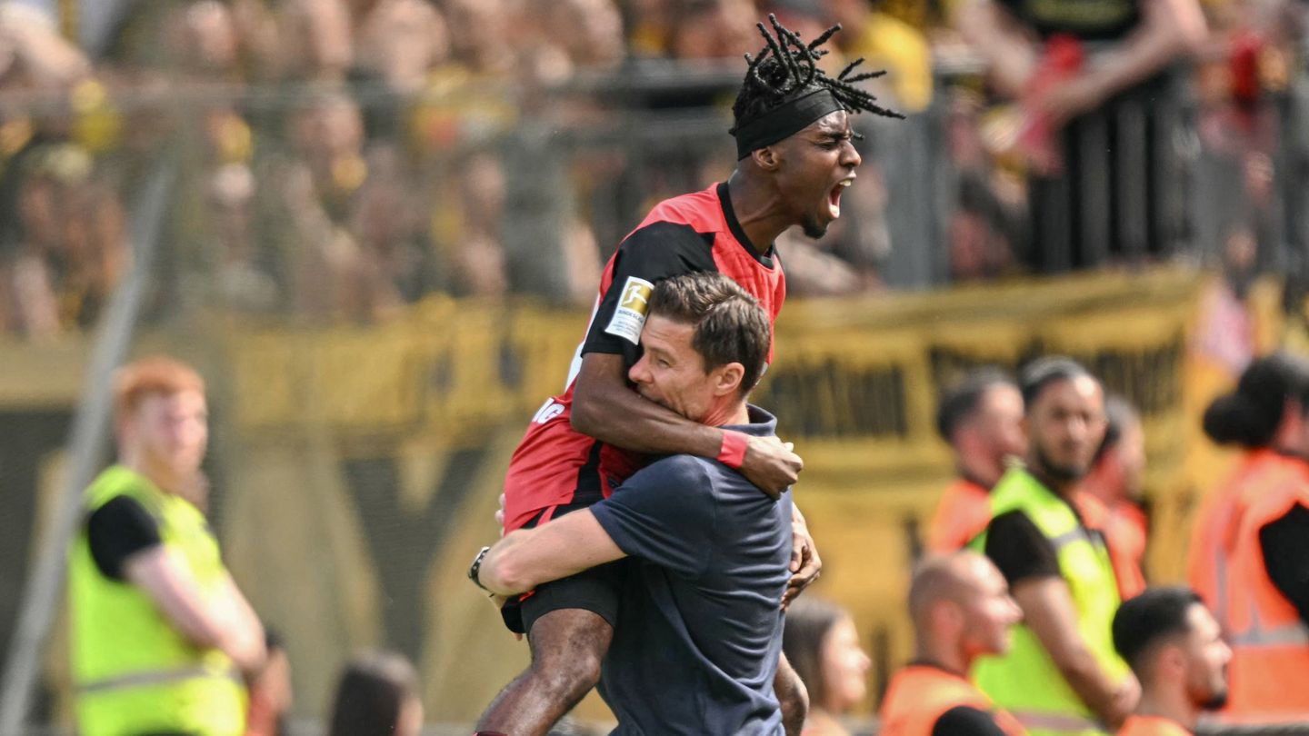 Jeremie Frimpong and Xabi Alonso