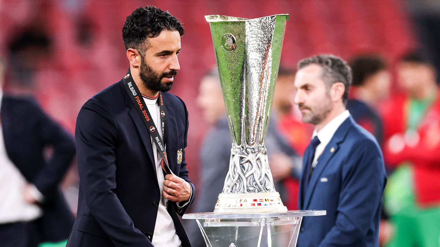 Ruben Amorim selalu pakai formasi 3-4-2-1