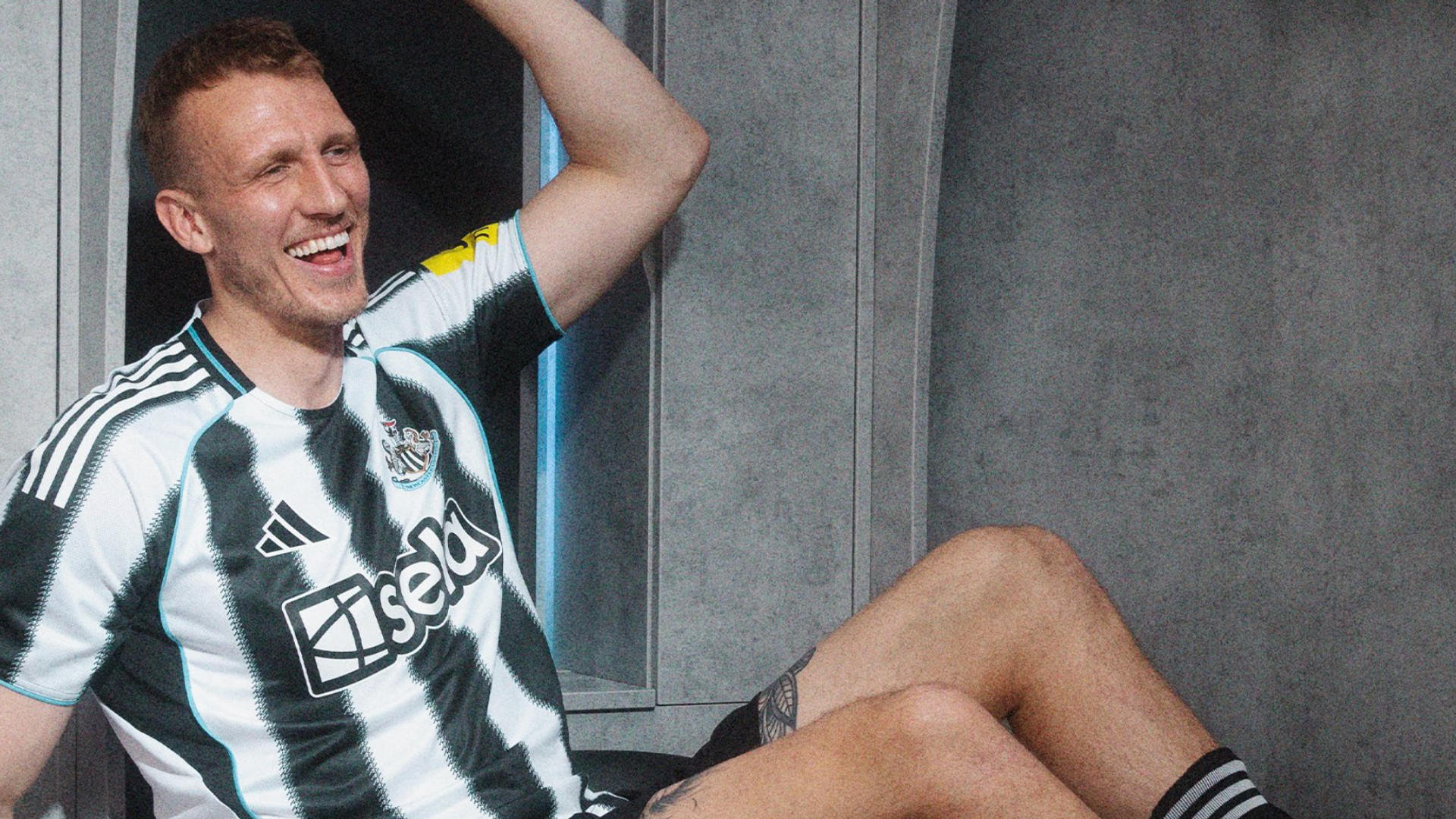 Dan Burn in Newcastle's home shirt