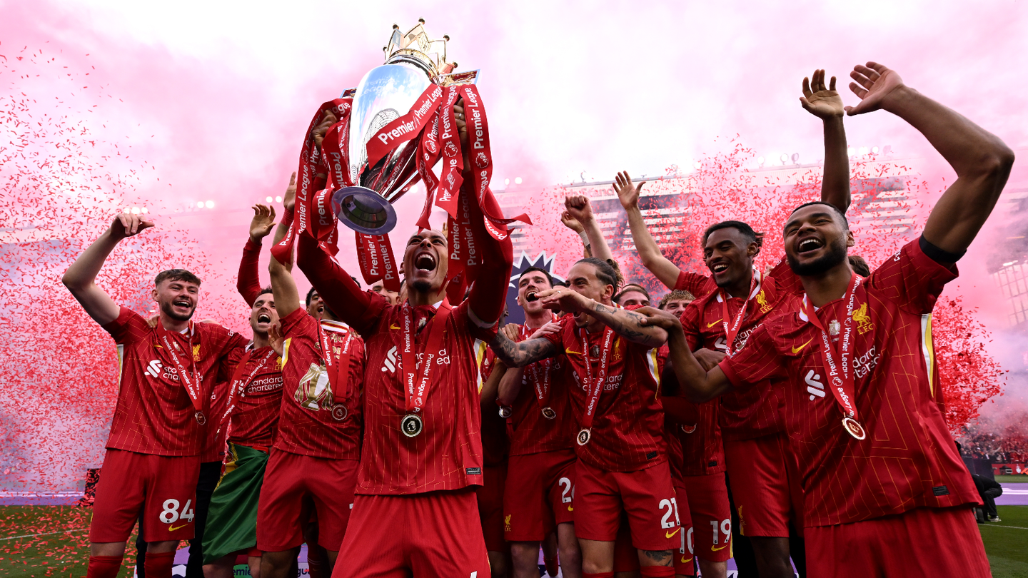 Virgil van Dijk lifts Premier League Trophy
