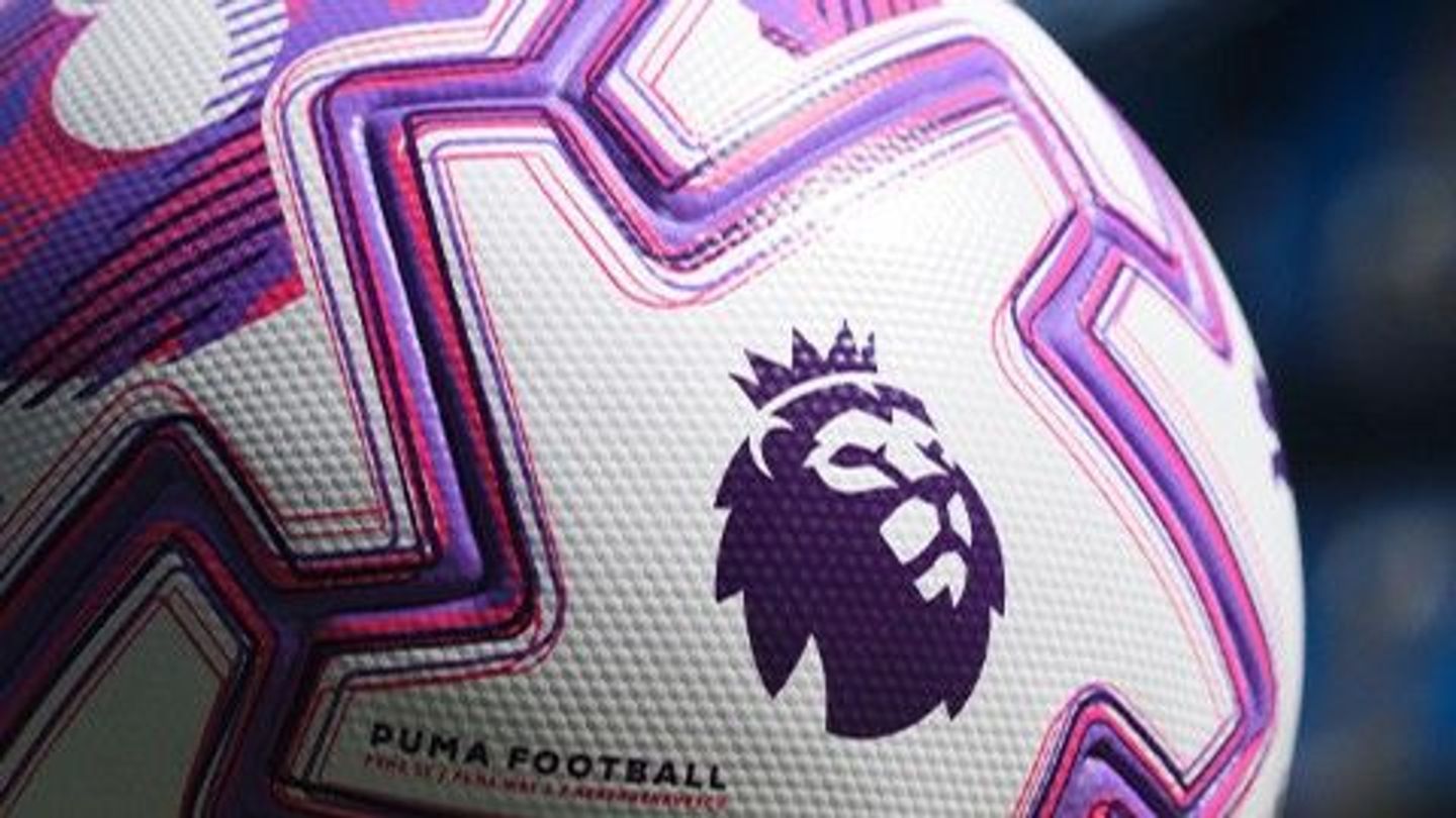PUMA ball close-up PL logo